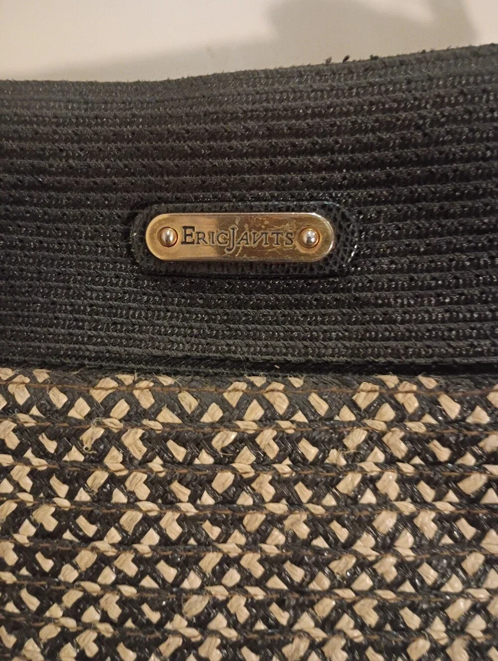 Eric Javits Black Beige Raffia Strap Crossbody Messenger Bag Gold Tone Logo
